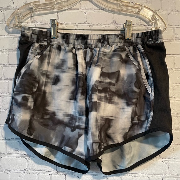 Under Armour Shorts - Picture 3 of 15